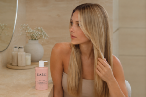 DAÉLI Molecular Leave-In Cream — Незмивний крем для відновлення волосся і захисту, для гладкості і щільності